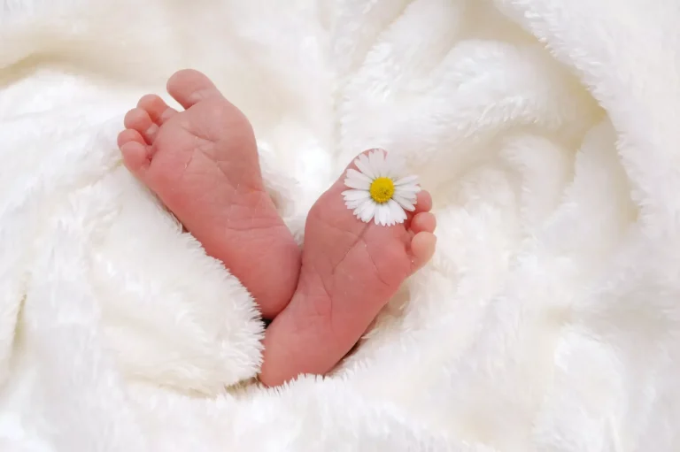 piedi neonato